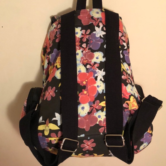 backpack - Picture 2 of 5